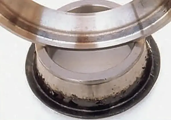 Seizure at roller end surface and inner ring rib: not enough end play during assembly.