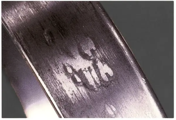 Fretting corrosion on the outside diameter of a ring.